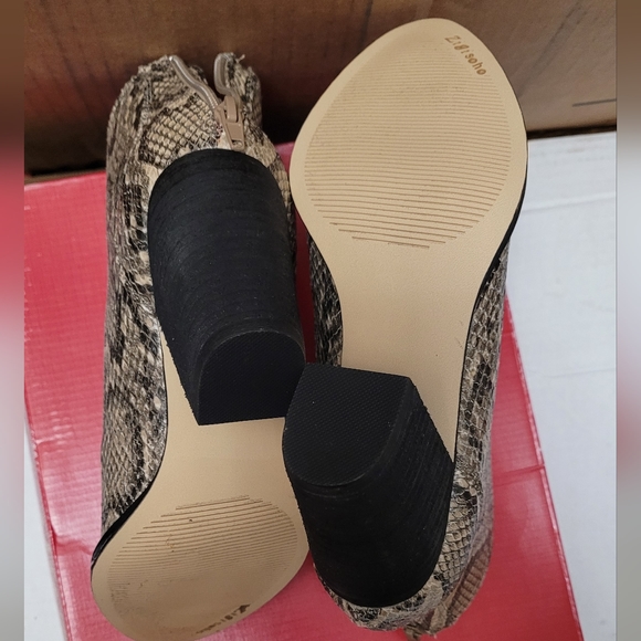 Zigi Soho Harlan Beige Black Snake Zip-up 7.5M Boots - Picture 5 of 9